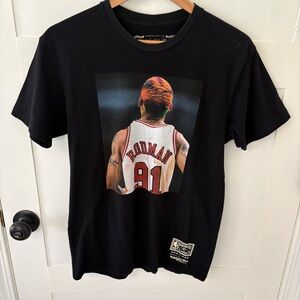 Mitchell & Ness Dennis Rodman Tee. Size Medium.